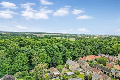 3 bedroom detached house for sale, Beckside, Staindrop, Darlington