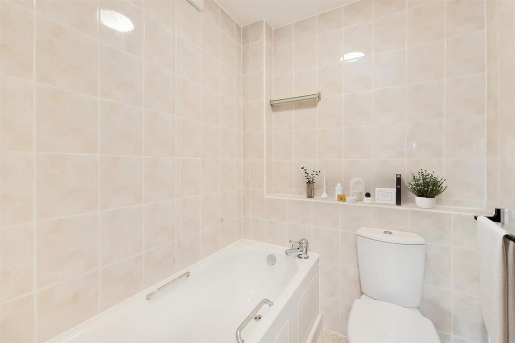 Bathroom/wc: