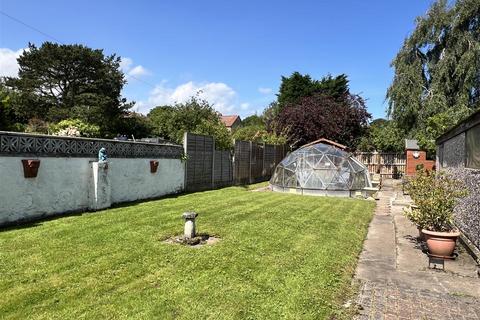 4 bedroom semi-detached bungalow for sale, Briardene Avenue, Scarborough