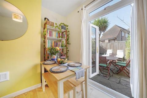 2 bedroom flat for sale, Litchfield Gardens, Willesden