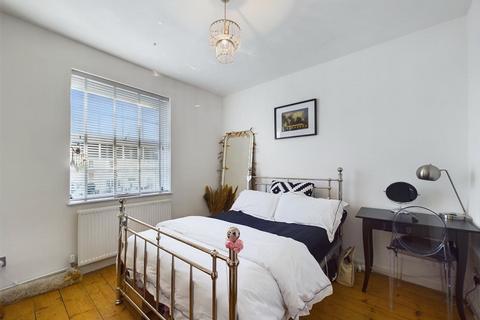 1 bedroom house for sale, Courtman Road, London