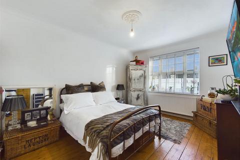 1 bedroom house for sale, Courtman Road, London