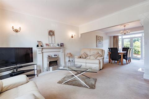 4 bedroom semi-detached house for sale, Coolgardie Avenue, Chigwell