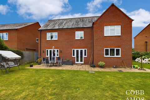 4 bedroom detached house for sale, Bateman Close, Shobdon