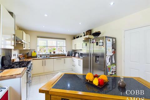 4 bedroom detached house for sale, Bateman Close, Shobdon