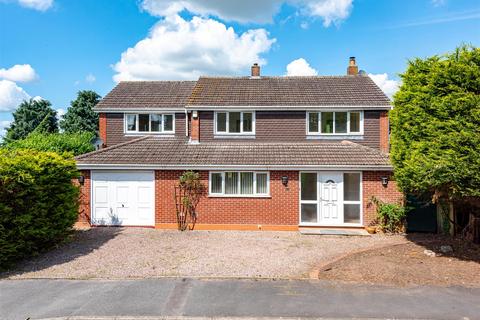 2 Royal Oak Drive, Bishops Wood, Stafford, ST19 9AN