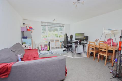 2 bedroom flat for sale, Holt Close, Elstree,