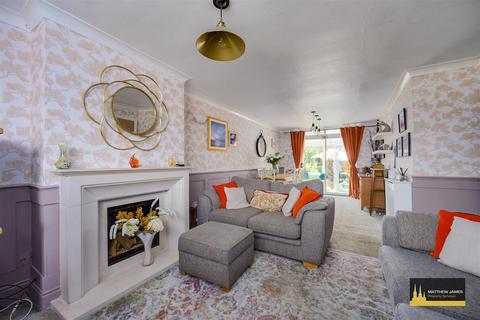 72 Yarningale Road, Willenhall, Coventry, CV3 3EQ