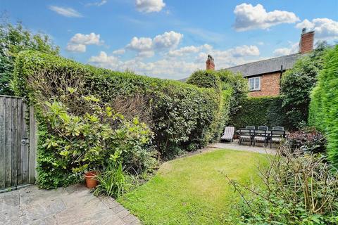 3 bedroom terraced house for sale, Avon Road, Hale, Altrincham