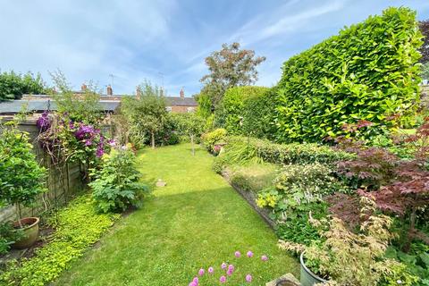 2 bedroom end of terrace house for sale, Newton Street, Macclesfield