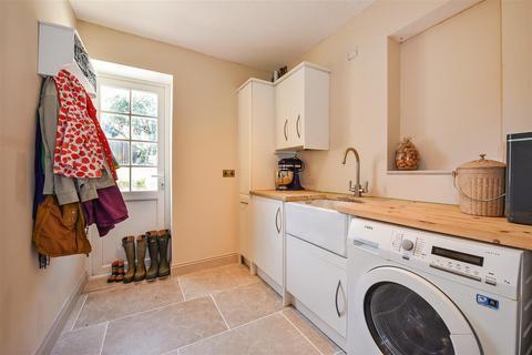 16 Copse Road, Overton, Basingstoke, RG25 3JL