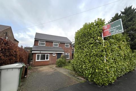 3 bedroom detached house to rent, Dean Drive, Wilmslow