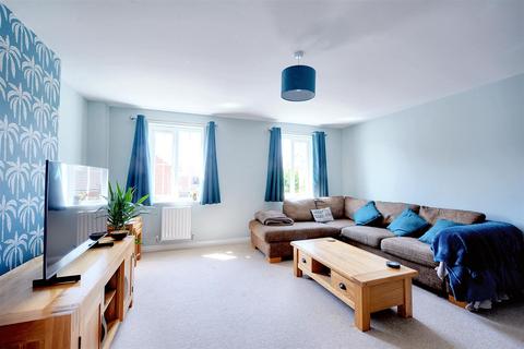 31 James Drive, Calverton, Nottingham, NG14 6RJ