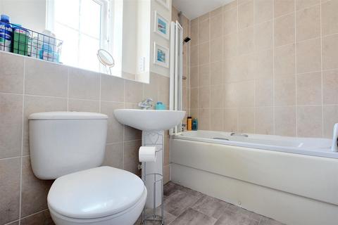 31 James Drive, Calverton, Nottingham, NG14 6RJ