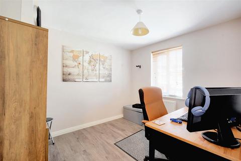 31 James Drive, Calverton, Nottingham, NG14 6RJ