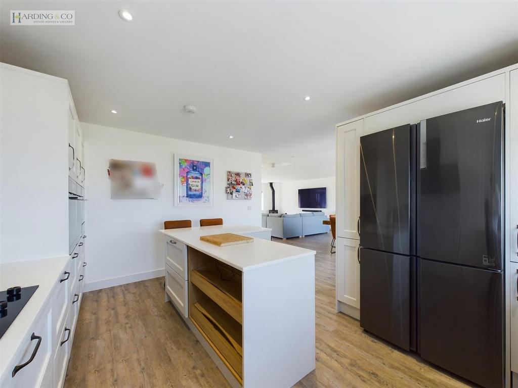 Kitchen iv.jpg