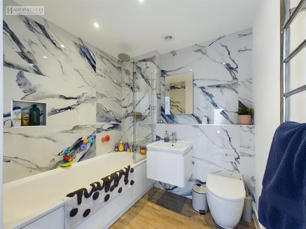 Family Bathroom.jpg