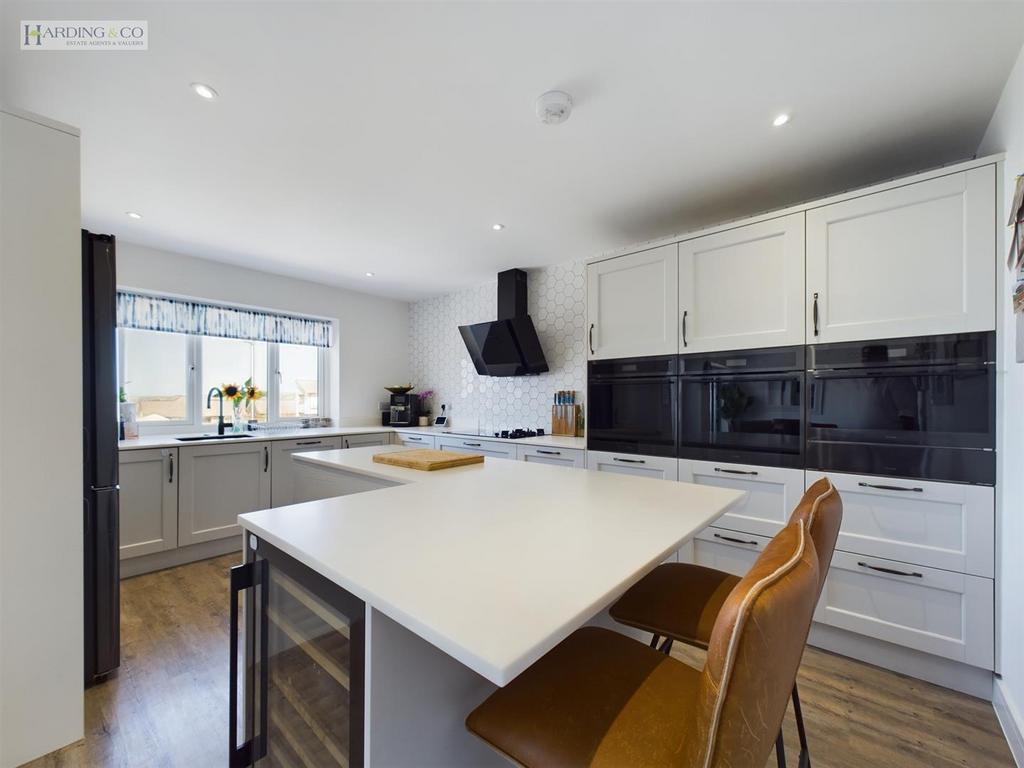 Kitchen ii.jpg