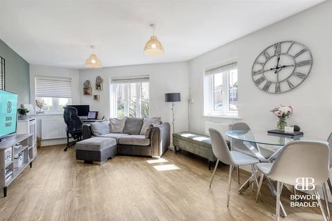 2 bedroom flat for sale, Five Oaks Lane, Chigwell