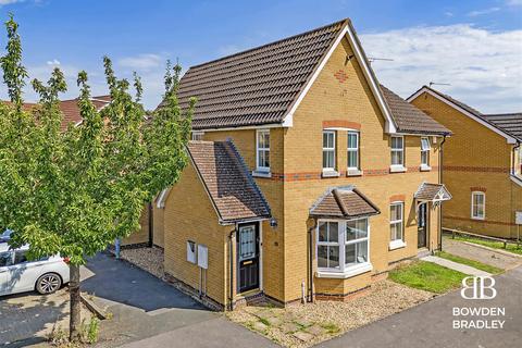 3 bedroom semi-detached house for sale, Karina Close, Chigwell