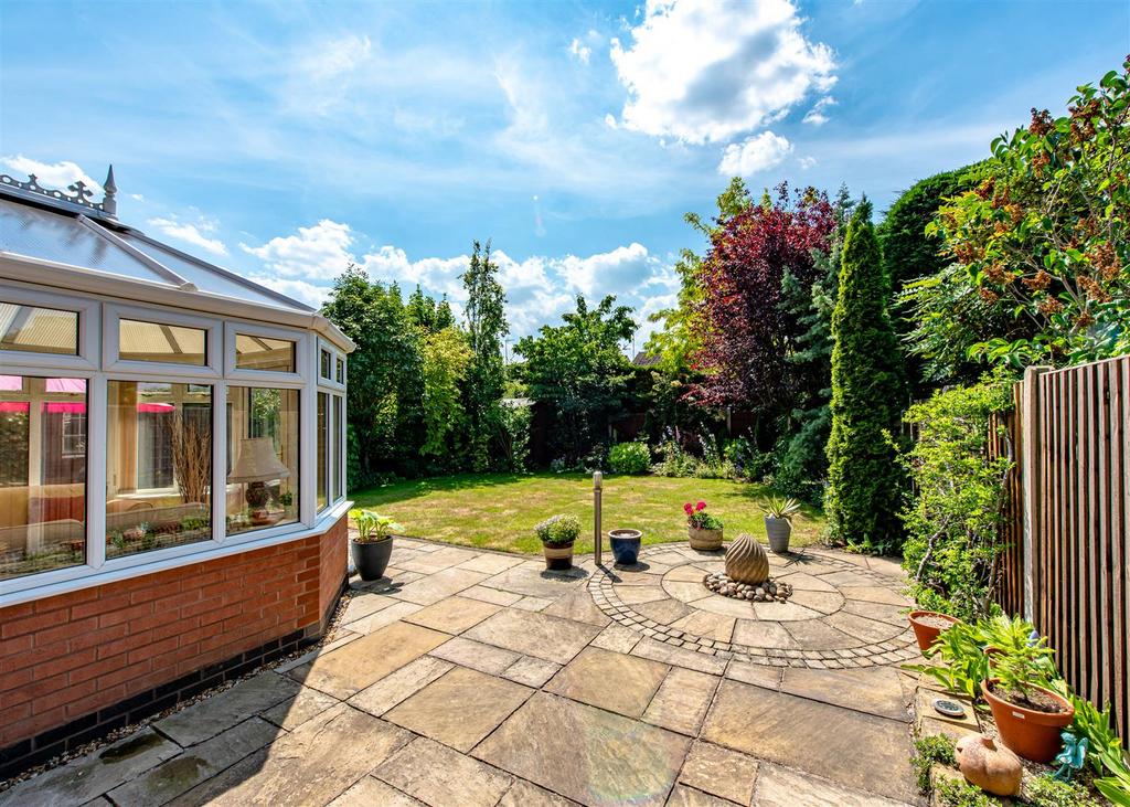 6 Millfields Way-gdn.jpg