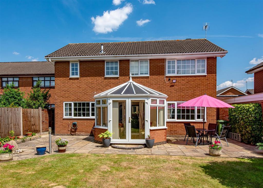 6 Millfields Way-rear2.jpg