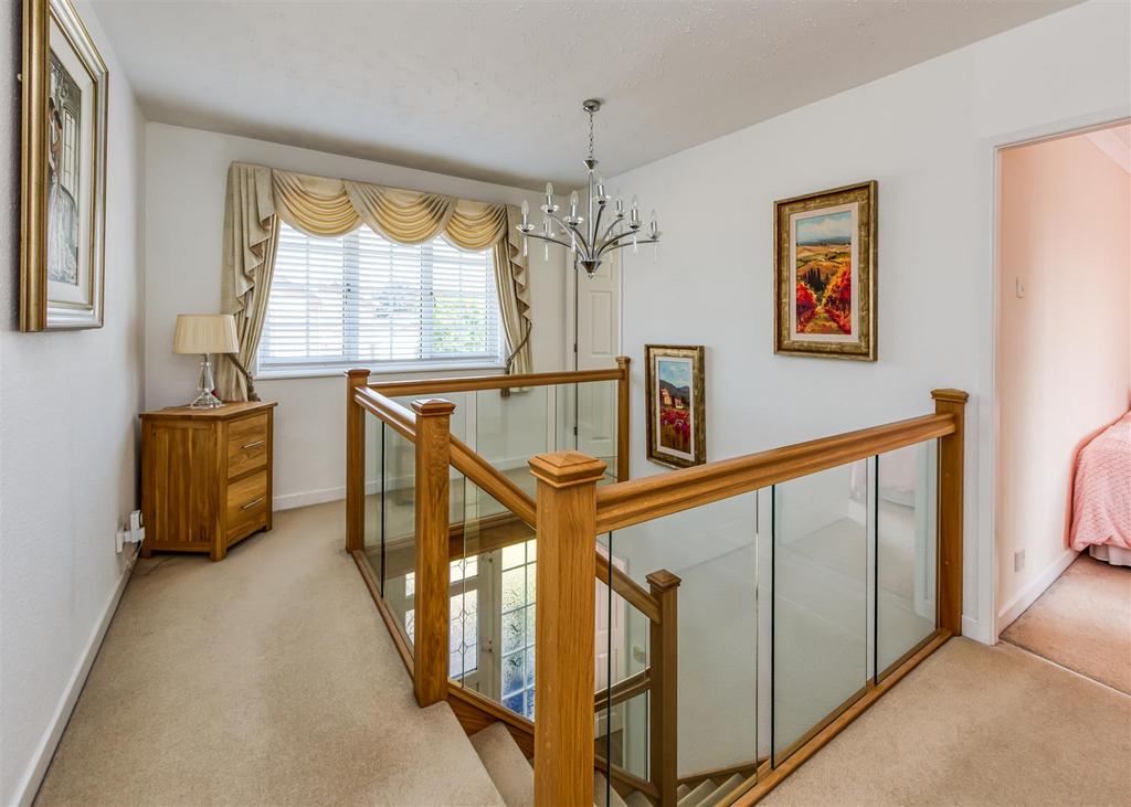 6 Millfields Way-landing.jpg