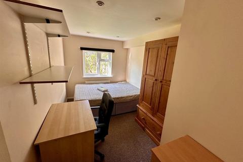 20 Lodge Close, Uxbridge, UB8 2ES