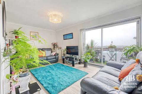 2 bedroom apartment for sale, Hillrise Road, Romford, RM5