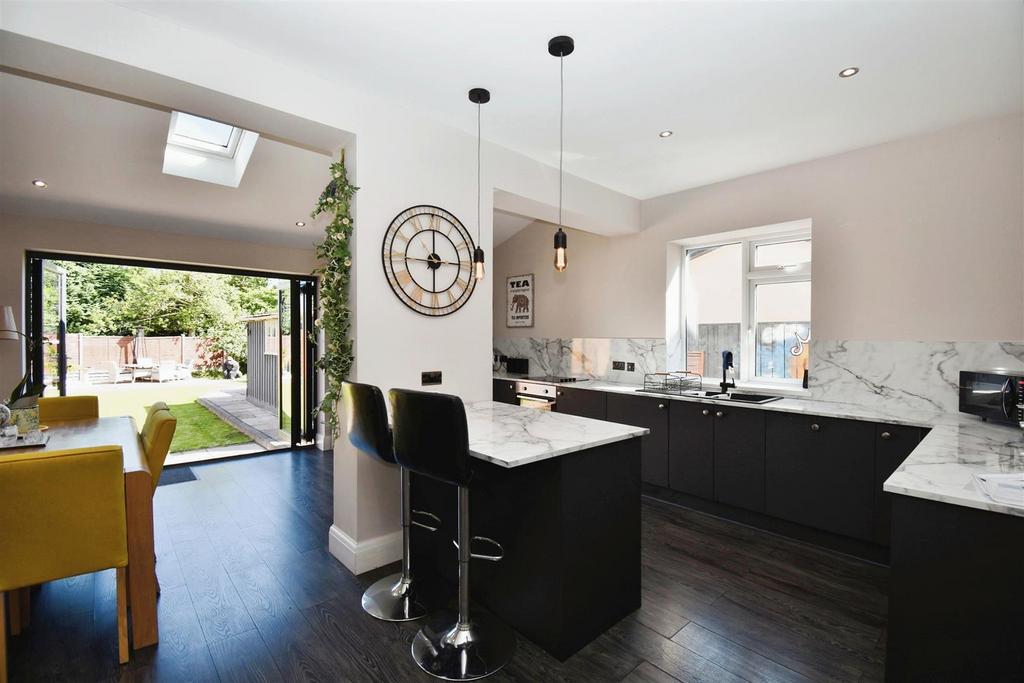 Kitchen / dining room