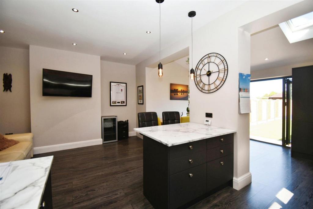 Kitchen / dining room