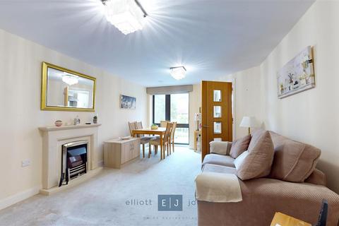 1 bedroom apartment for sale, Alderton Hill, Loughton IG10