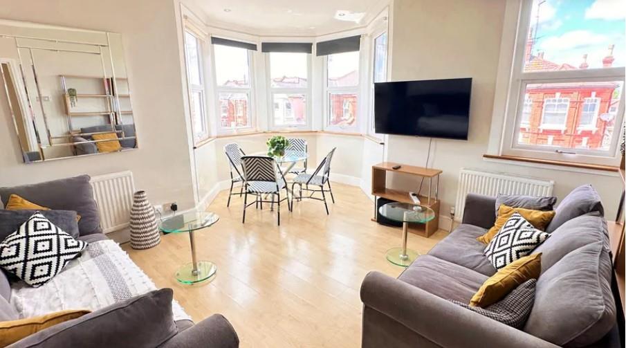 High ceilings in reception room