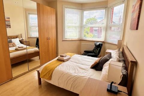 3 bedroom flat for sale, Melrose Avenue, Willesden Green, London