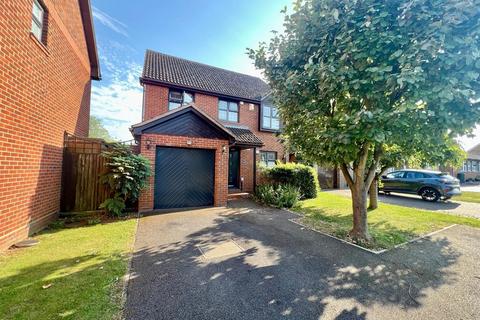 4 bedroom detached house for sale, Heron Way, Mayland