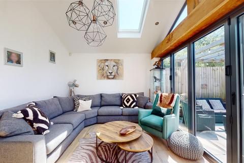 2 Wells Close, Bristol, BS14 0PD
