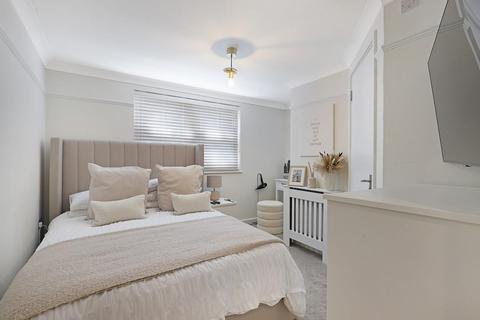 2 bedroom flat for sale, Hemnall Mews, Hemnall Street, Epping CM16