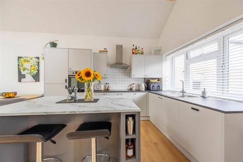 2 bedroom apartment for sale, STATION AVENUE, Southend-On-Sea