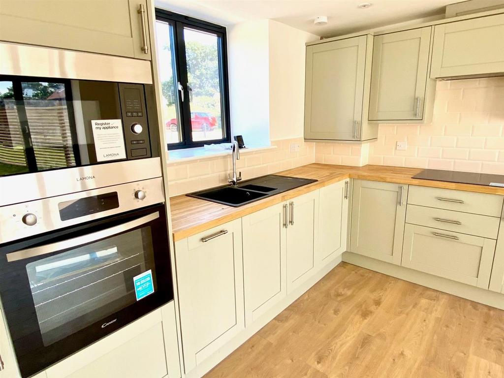 KITCHEN 2.jpg