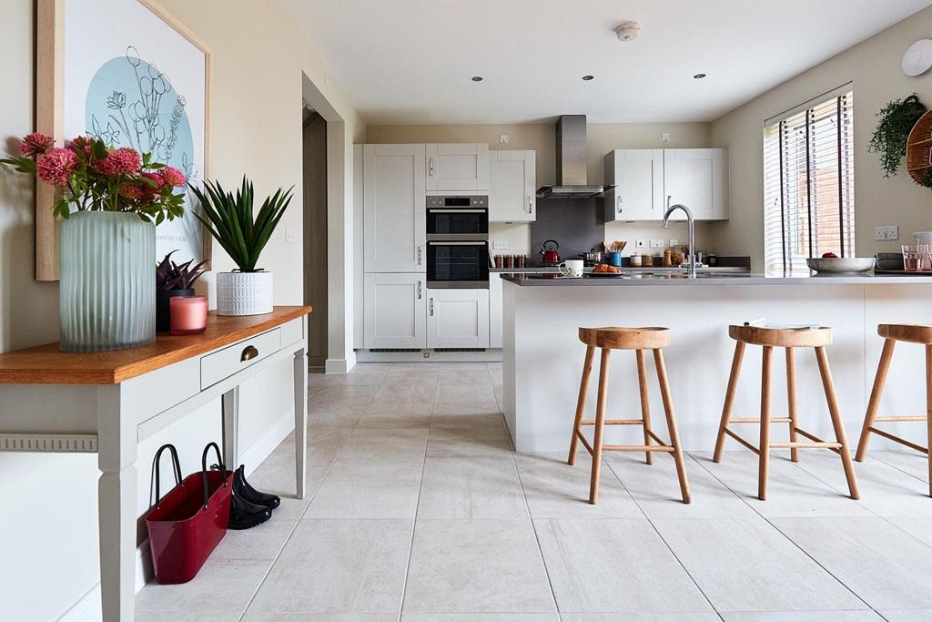 Family friendly kitchen/dining area