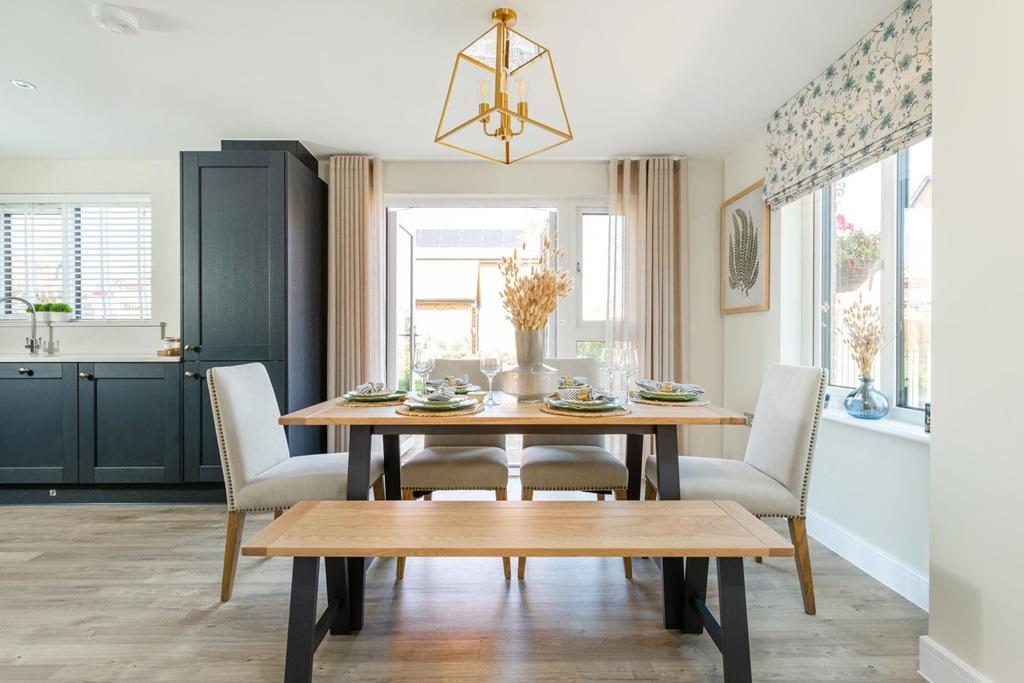 Family-friendly kitchen/dining area