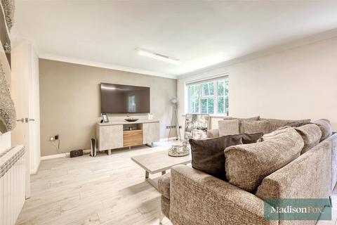 2 bedroom apartment for sale, Retreat Way, Essex IG7