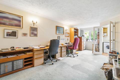 1 bedroom retirement property for sale, Farnham Close, London N20