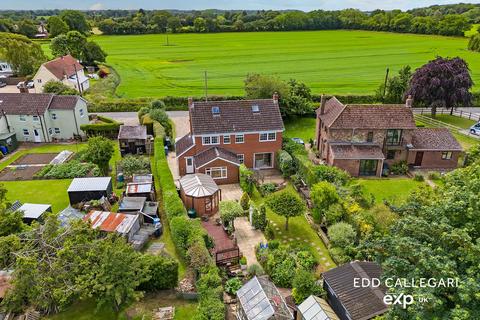 4 bedroom detached house for sale, Whatfield Road, Ipswich IP7