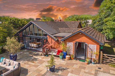 4 bedroom detached bungalow for sale, Eye Road, Stowmarket IP14