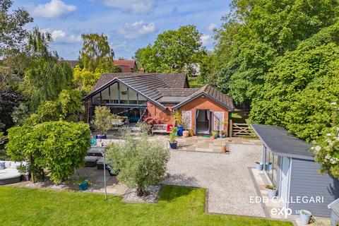 4 bedroom detached bungalow for sale, Eye Road, Stowmarket IP14