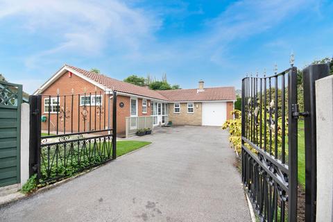 3 bedroom detached bungalow for sale, Crossways, Newark NG22