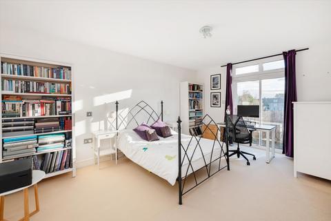 2 bedroom flat for sale, Mapesbury Road, London, NW2