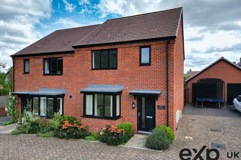 19 Dobson Close, Leybourne, West Malling, ME19 5SQ