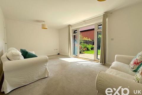 19 Dobson Close, Leybourne, West Malling, ME19 5SQ